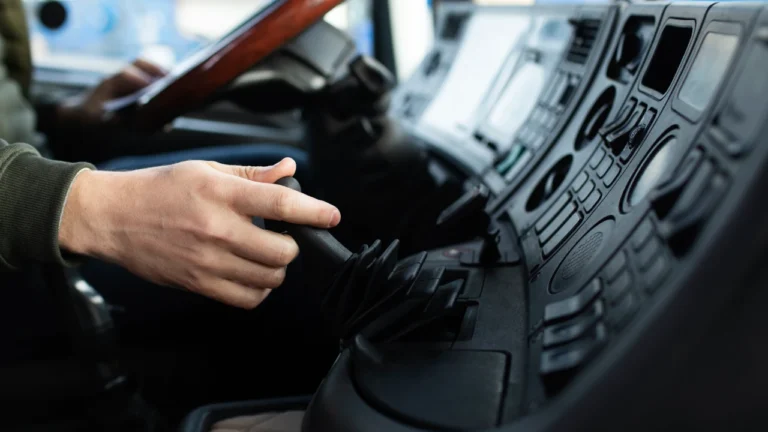 Guida ai migliori accessori cabina camion per interni comodi e funzionali