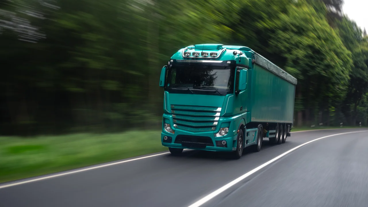 Sagoma e dimensioni camion per il trasporto merci: limiti, tabelle e normative aggiornate